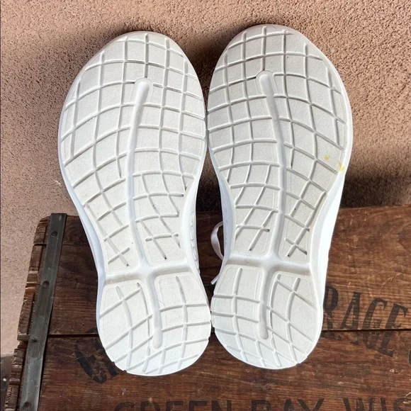 OOFOS OOMG sport LS Women's White Sneakers - Picture 9 of 10
